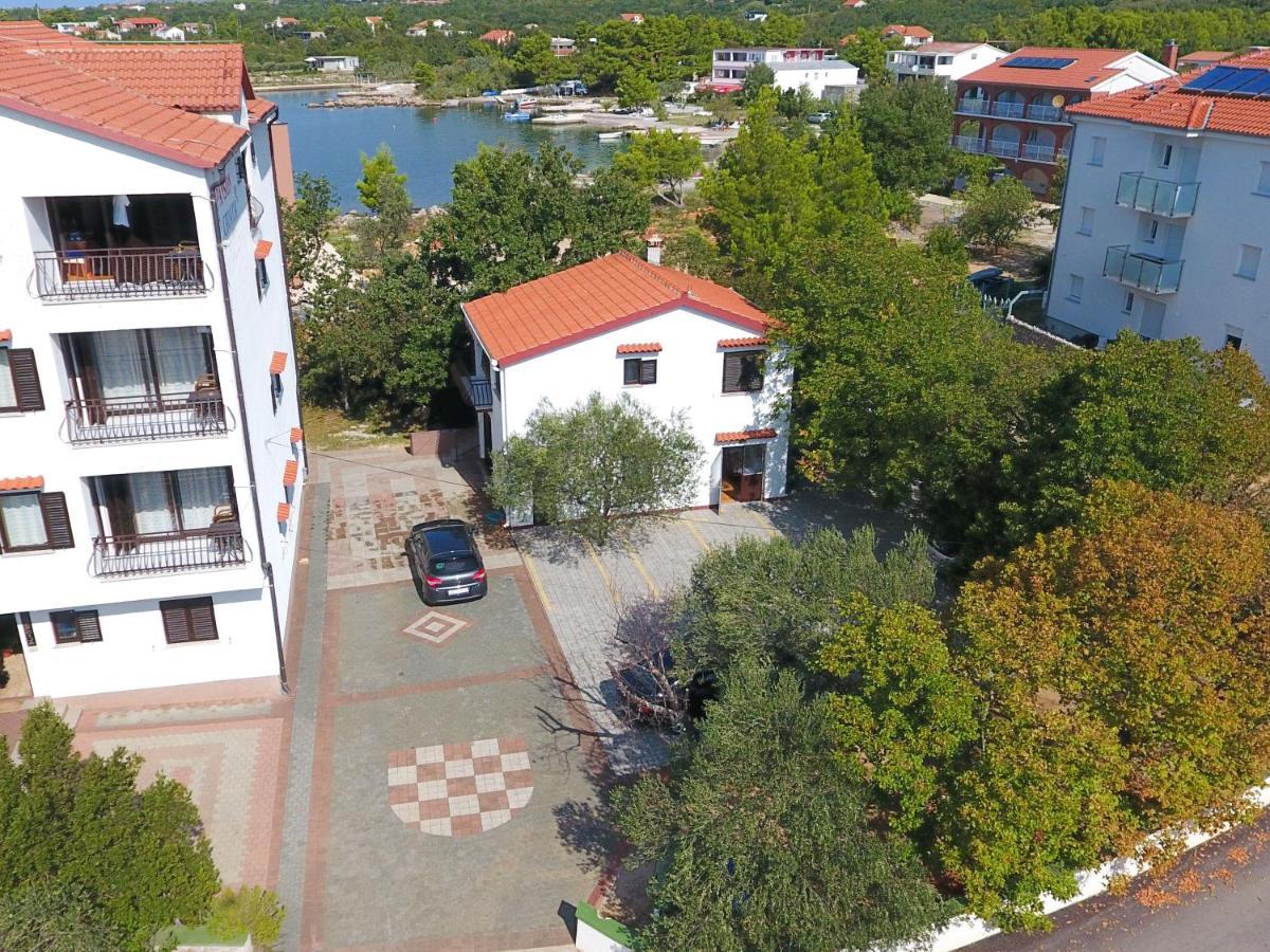 스타리그라드 파클레니차 Pansion Croatia B&B 외부 사진