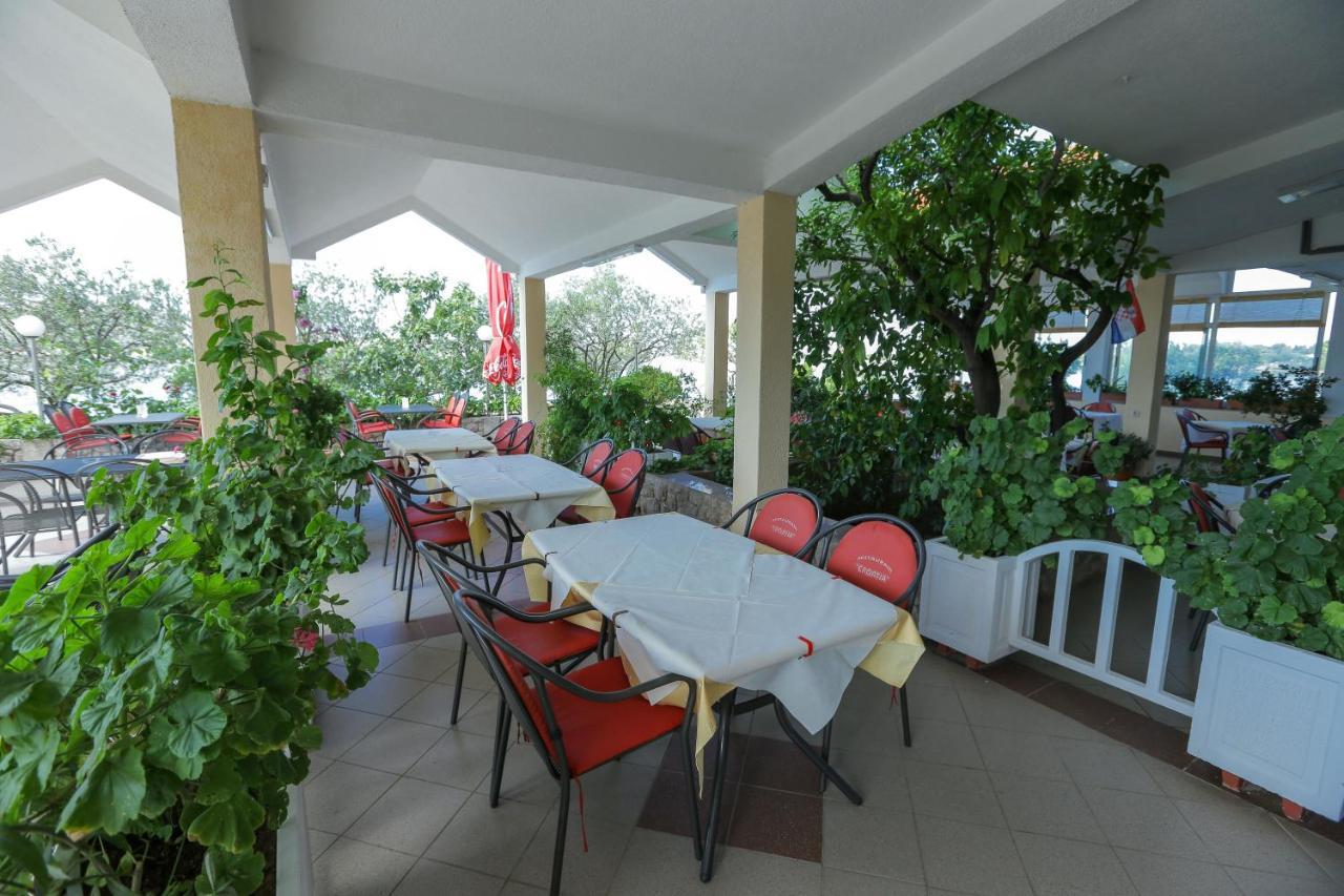 스타리그라드 파클레니차 Pansion Croatia B&B 외부 사진