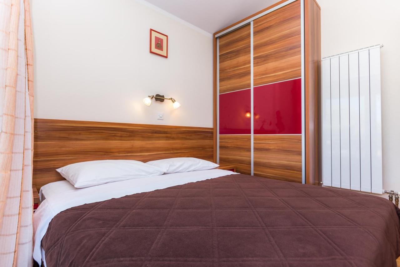 스타리그라드 파클레니차 Pansion Croatia B&B 외부 사진