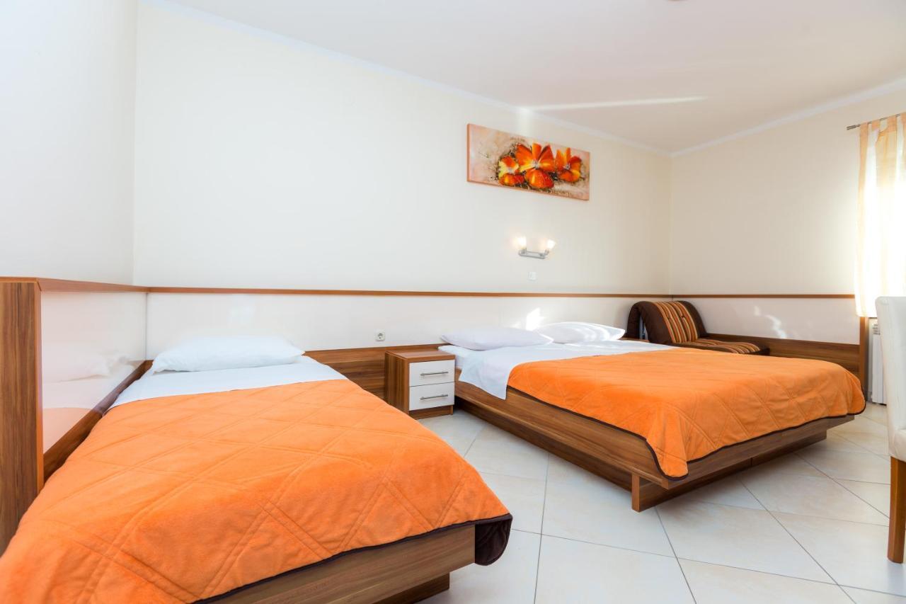 스타리그라드 파클레니차 Pansion Croatia B&B 외부 사진