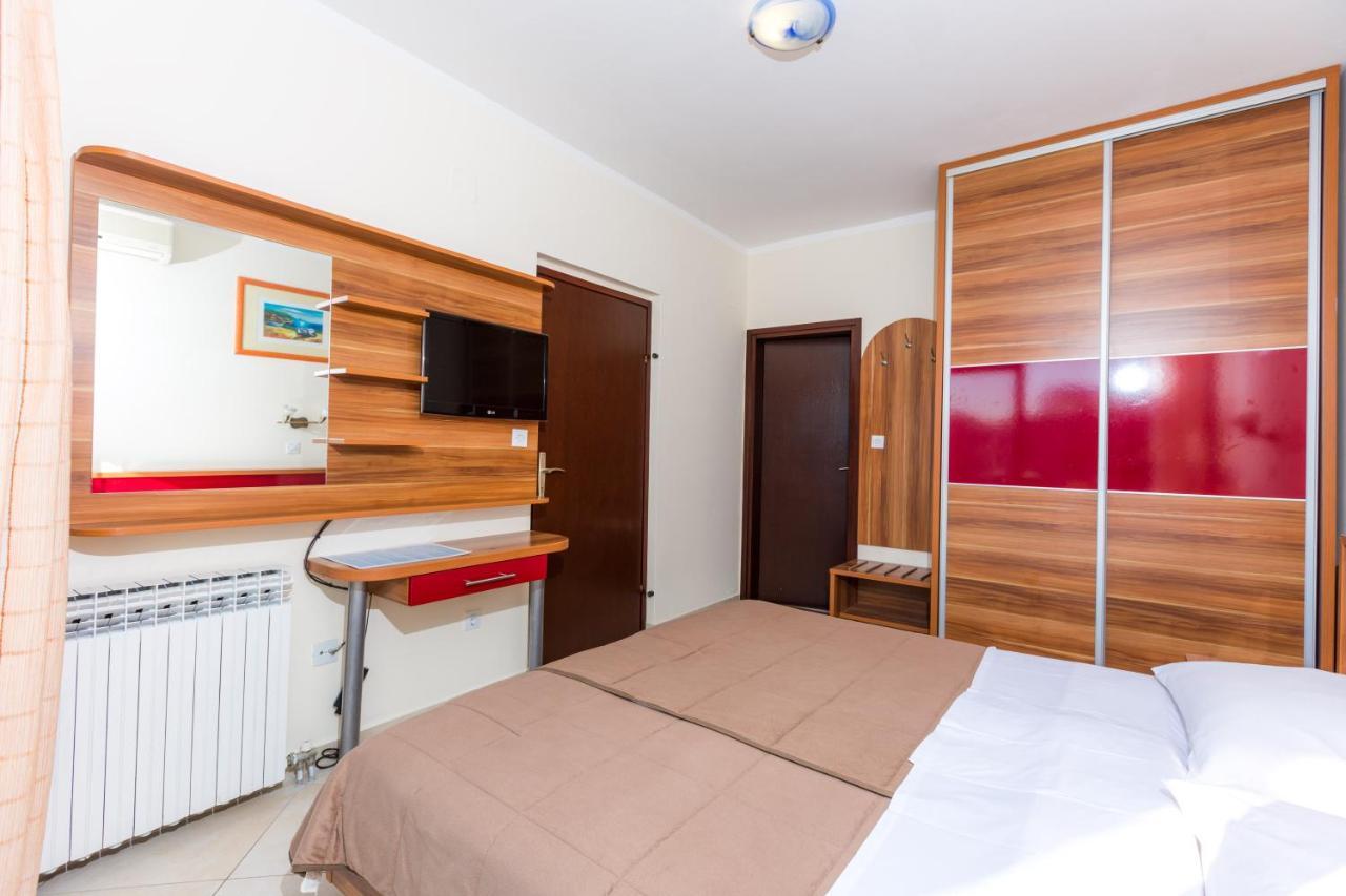 스타리그라드 파클레니차 Pansion Croatia B&B 외부 사진