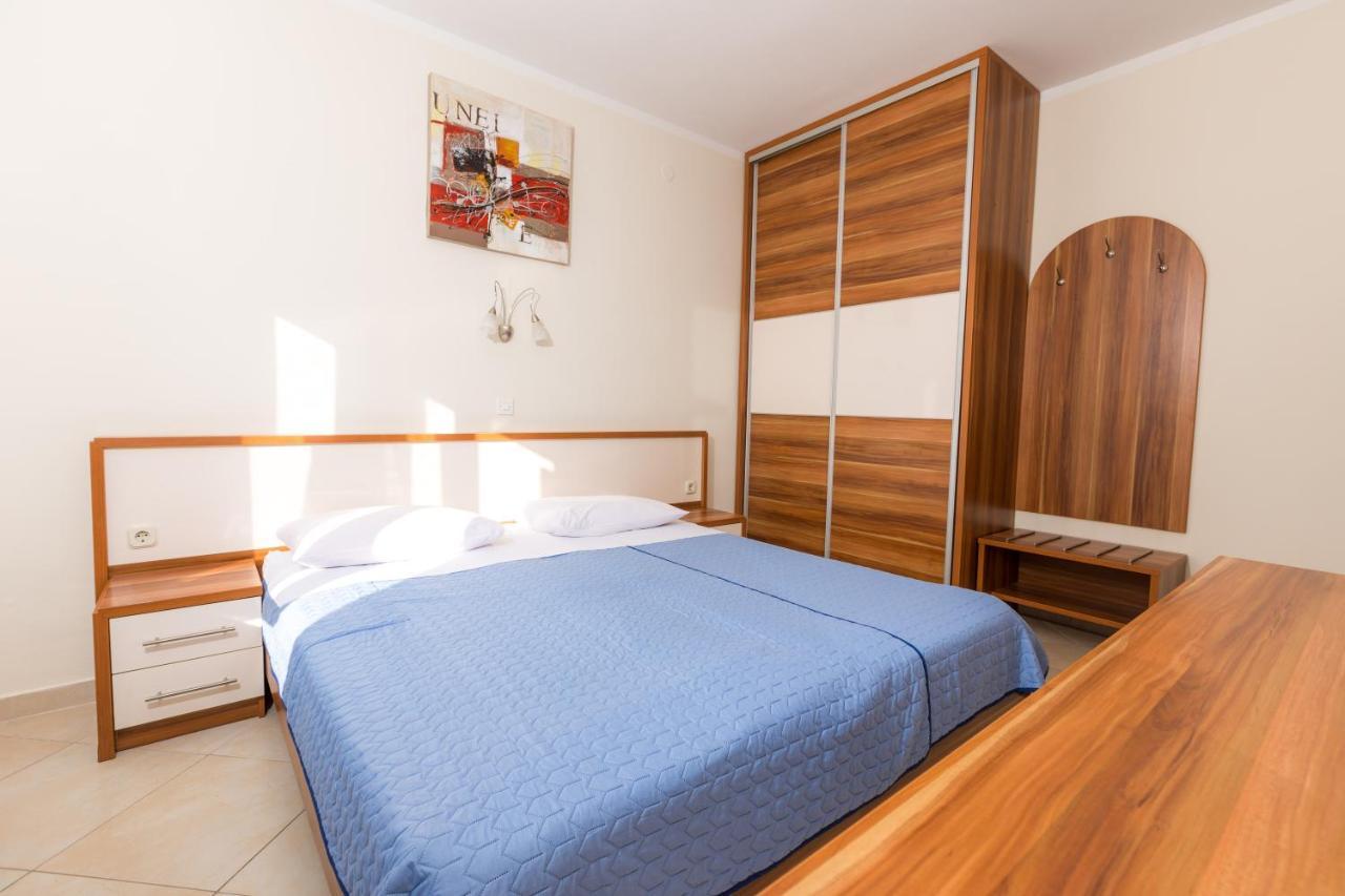 스타리그라드 파클레니차 Pansion Croatia B&B 외부 사진