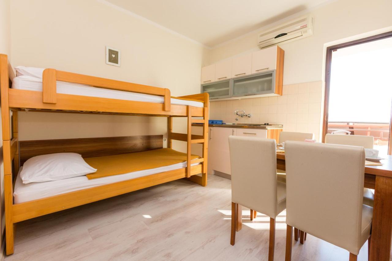 스타리그라드 파클레니차 Pansion Croatia B&B 외부 사진