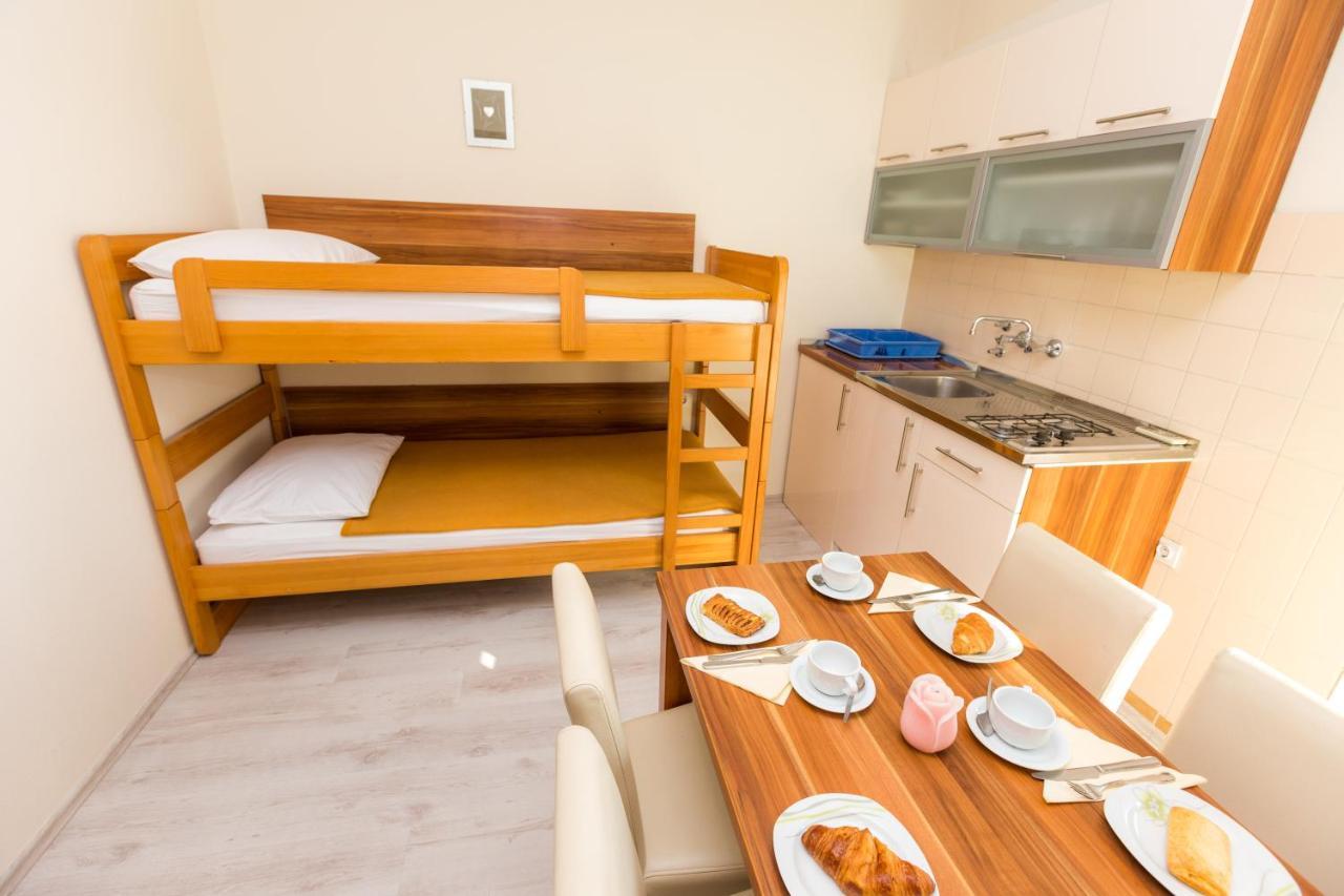 스타리그라드 파클레니차 Pansion Croatia B&B 외부 사진
