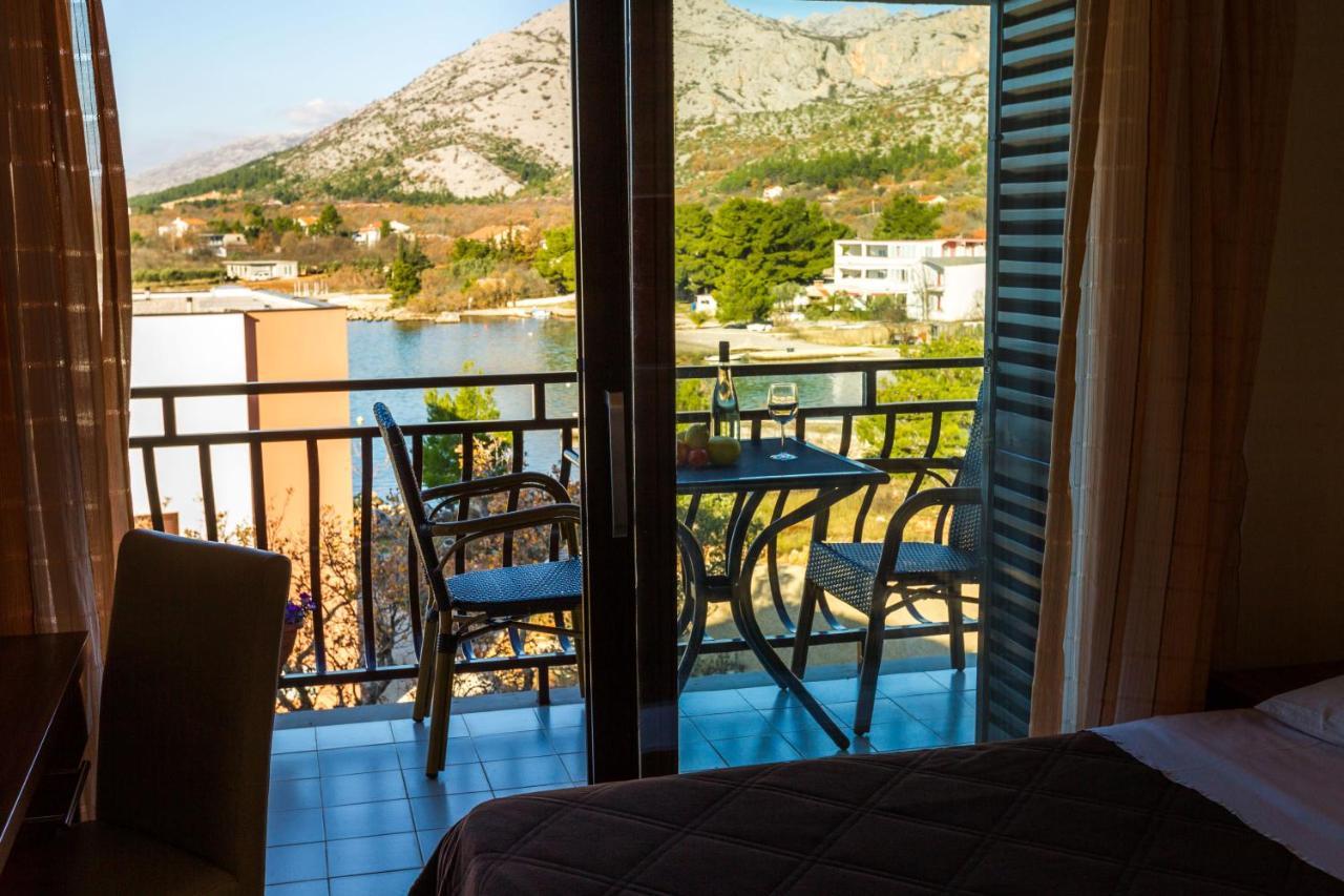 스타리그라드 파클레니차 Pansion Croatia B&B 외부 사진