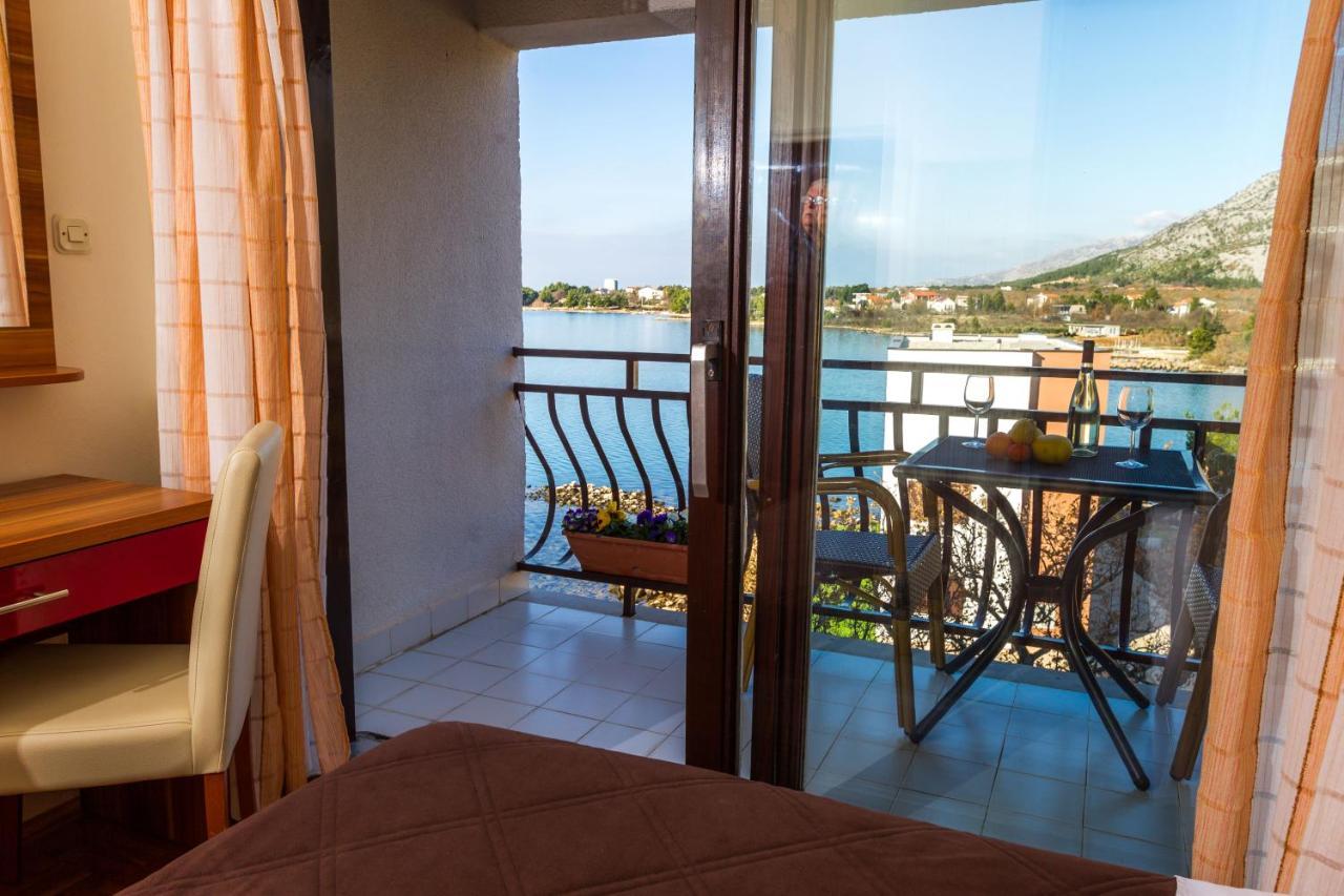 스타리그라드 파클레니차 Pansion Croatia B&B 외부 사진