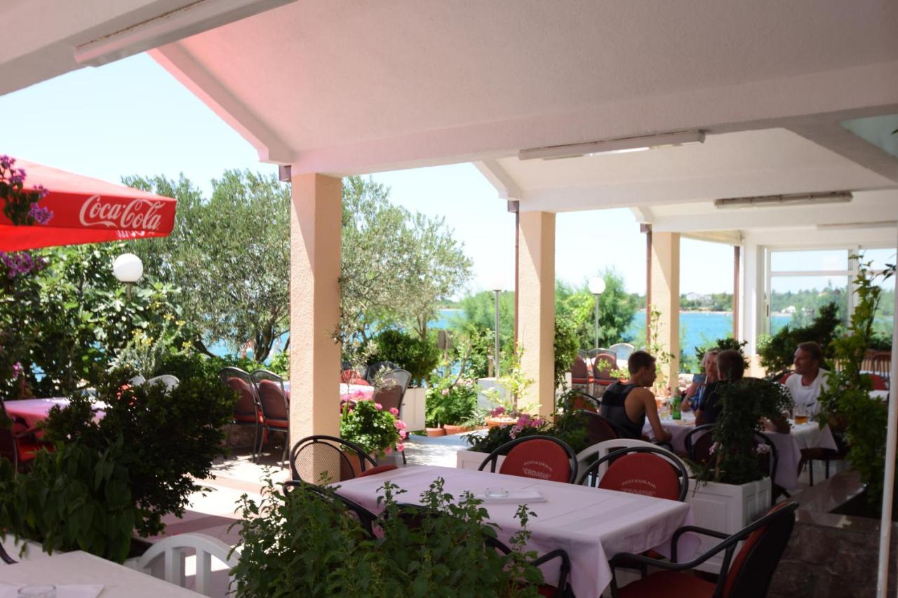 스타리그라드 파클레니차 Pansion Croatia B&B 외부 사진